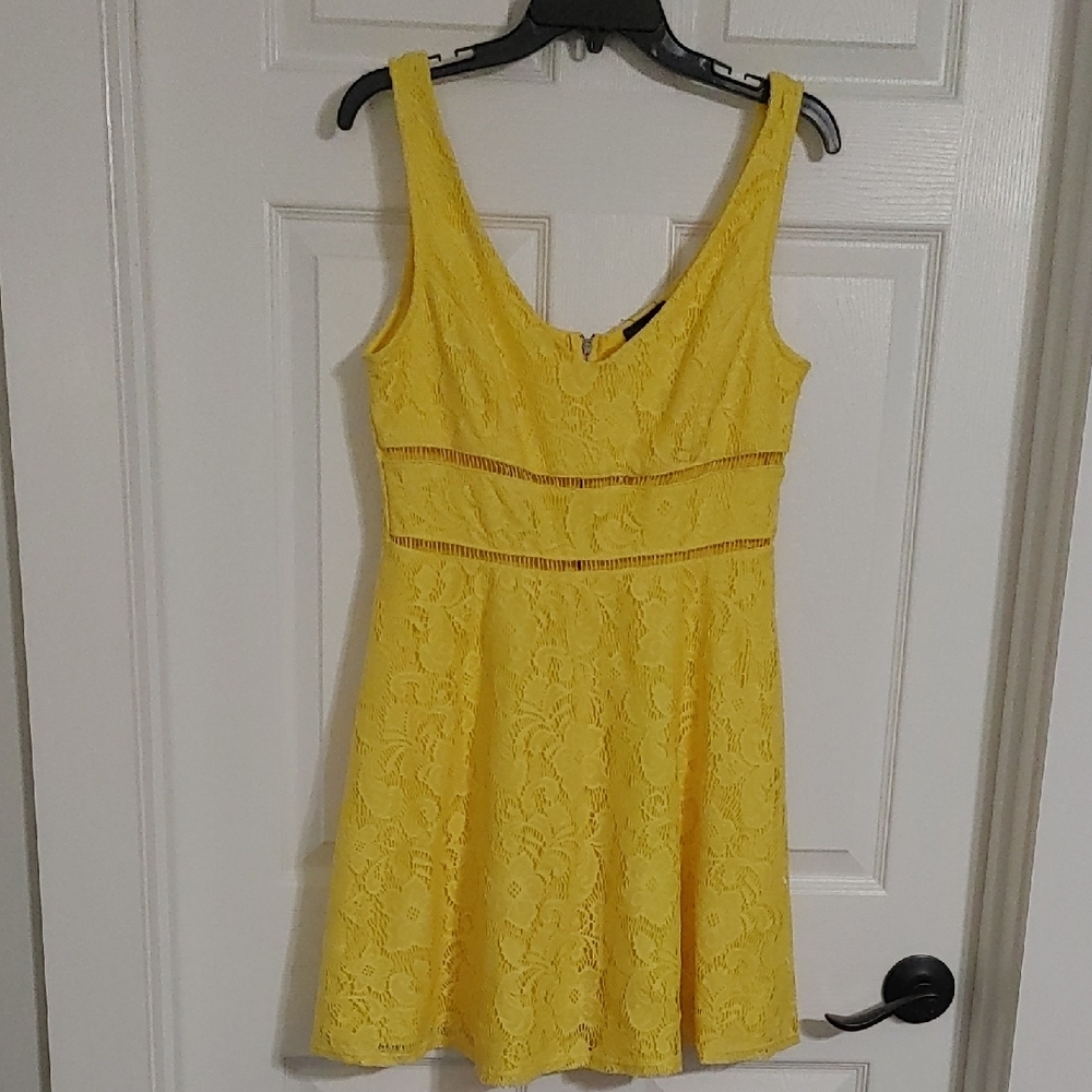 bebop Yellow Lace Sundress - Women sz Lg Laser-cut detail to waistline Lined EUC